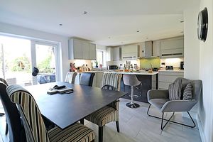 Kitchen / Breakfast Room- click for photo gallery